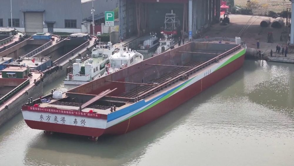 Chinese Hydrogen Ship