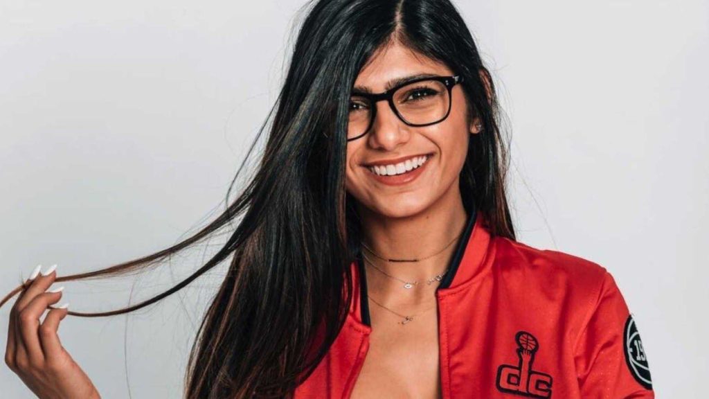 Mia khalifa in red