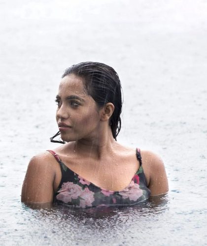 samira khan mahi in water