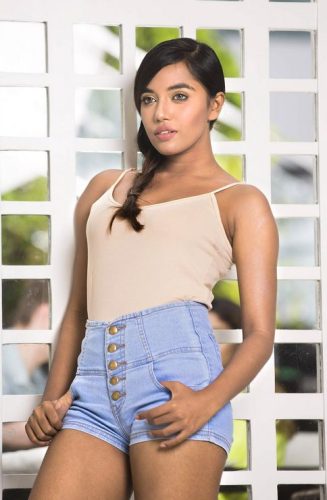 samira khan mahi shorts