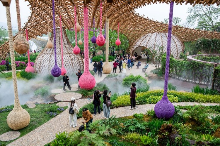 Tourists enjoy the view of the 15th China International Garden Expo, Wenzhou, Zhejiang Province, east China, April 15, 2026. /VCG