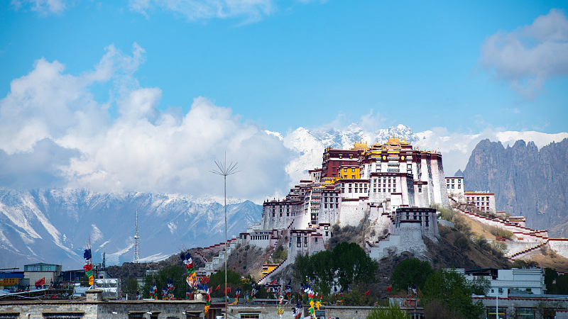 https://news.cgtn.com/news/2025-08-14/Democracy-on-the-plateau-Xizang-s-whole-process-model-1FNRH7UklvG/img/ee9baad4ebc24a84894eaa31c28474af/ee9baad4ebc24a84894eaa31c28474af.png
