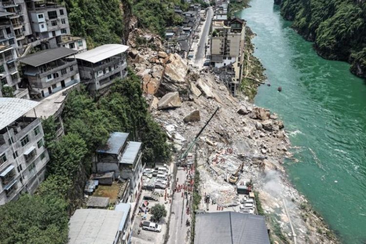 8 dead, 34 missing after mountain collapse hits China's Chongqing-Xinhua