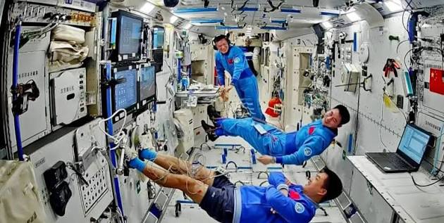 China's Shenzhou-23 crew remained busy aboard the #Tiangong Space Station  during the Dragon Boat Festival holiday. Over the past week, they conducted  scientific experiments and carried out station maintenance, in-orbit  medical emergency