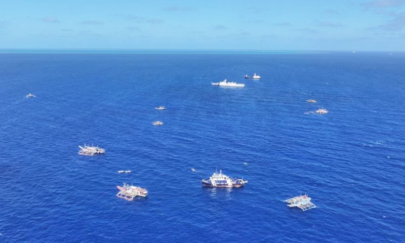 Officially organized Philippine vessels trespass into Huangyan Dao waters using fishery activities as cover: sources - Global Times