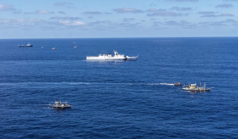 China Coast Guard drives away Philippine vessels illegally intruding into Huangyan Dao waters _Guangming Online