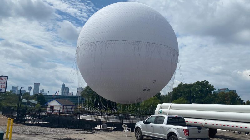 A new Niagara Falls attraction offers tourists a chance to go 'up, up, and  away!' | wgrz.com
