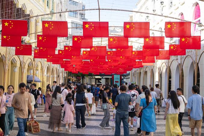 During the Mid-Autumn Festival holiday, people across China relaxed and enjoyed their time off in a variety of ways. #MidAutumnFestival #ChinaTravel