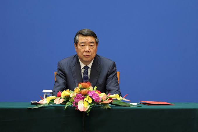 He Lifeng: China's economy tsar made director of key party commission |  Reuters
