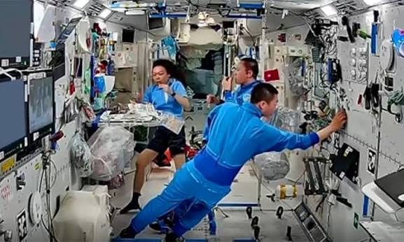Shenzhou-23 crew conducts space science experiments, enjoys baked pumpkin  after one month in orbit - Global Times