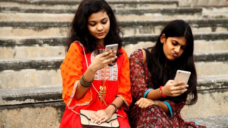 What is phubbing? The dark side of smartphone