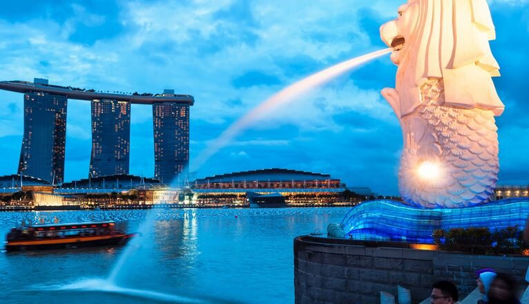 Merlion Park: A Must-Visit Destination for Active Travelers in Singapore