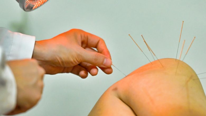 ঐতিহ্যবাহী চীনা চিকিৎসাশাস্ত্রে আগ্রহ বাড়ছে চীনা তরুণদের