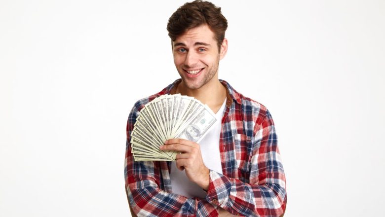 Facebook Users Can Now Make Money