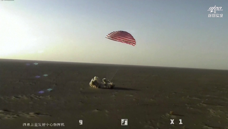 পৃথিবীতে ফিরে কৃতজ্ঞতা প্রকাশ করলেন চীনের শেনচৌ-২০ নভোচারীরা