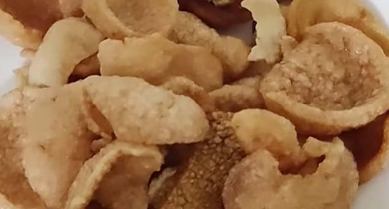 মাছের চিপস বানিয়ে মাসে লাখ টাকা কামাচ্ছেন নাজমিন আক্তার