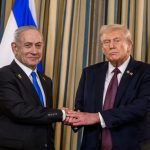 Netanyahu and trump hand shaking