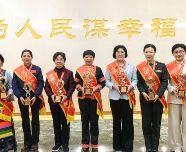 আন্তর্জাতিক নারী দিবসের প্রাক্কালে আদর্শ নারীদের সম্মাননা দিল চীন