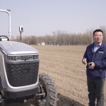 বেইজিংয়ের ক্ষেতে চালকবিহীন ট্রাক্টর