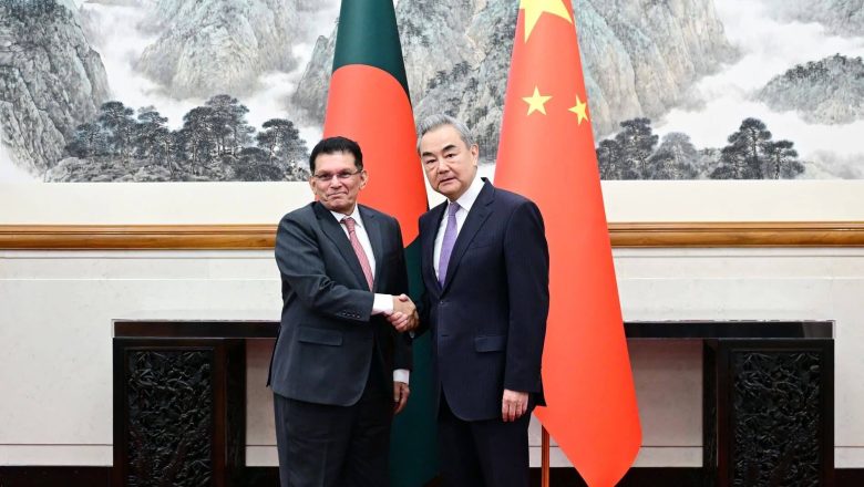 চীন-বাংলাদেশ পররাষ্ট্রমন্ত্রী পর্যায়ের বৈঠক: বন্ধুত্ব ও সহযোগিতা জোরদারে নতুন অঙ্গীকার