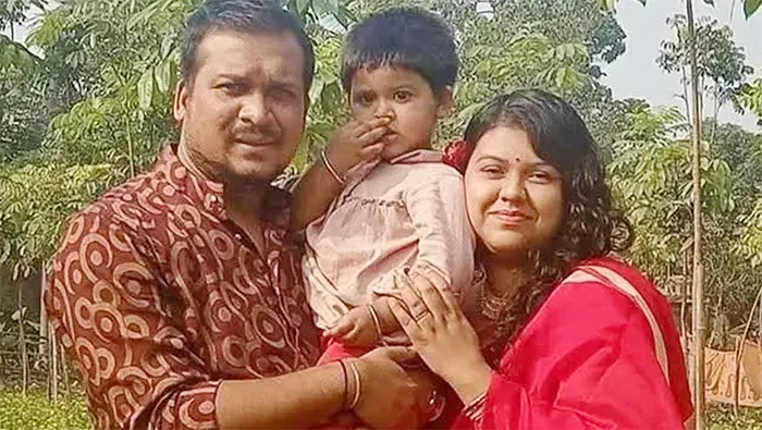 কলকাতার অগ্নিকাণ্ডে নিহত কুষ্টিয়ার সাংবাদিক দেবাশীষ ও তার পরিবারের শেষ বিদায়
