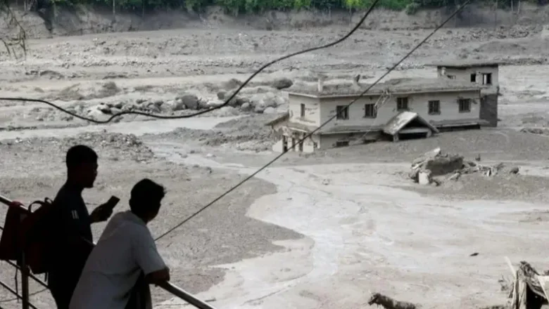 নেপাল-তিব্বত সীমান্তে ভূমিধস ও আকস্মিক বন্যা: নিখোঁজ শতাধিক পর্যটকসহ বহু মানুষ