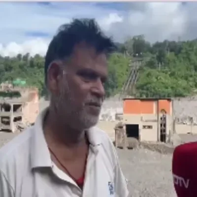 নেপাল-তিব্বত সীমান্তে আকস্মিক বন্যা: চোখের সামনে স্ত্রী-সন্তান হারালেন ব্যবসায়ী