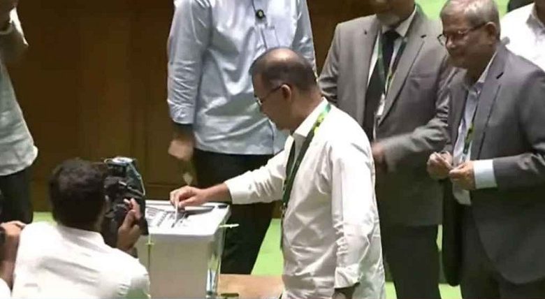 দেশের ২৩তম রাষ্ট্রপতি নির্বাচনে ভোট দিলেন প্রধানমন্ত্রীসহ শীর্ষ নেতারা