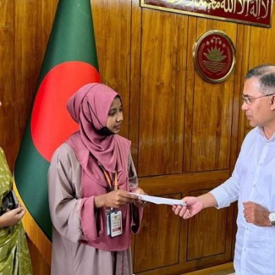 প্রধানমন্ত্রীর সহায়তায় চীনে মেডিকেলে পড়ার স্বপ্ন পূরণ হলো নাটোরের ফাতেমার
