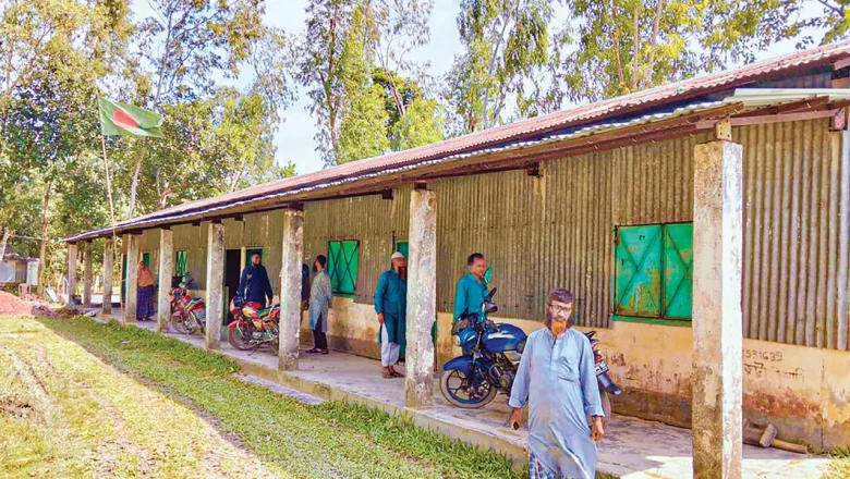 বরগুনার তিন উপজেলায় মাত্র একজন শিক্ষা কর্মকর্তা: ব্যাহত হচ্ছে দাপ্তরিক কার্যক্রম