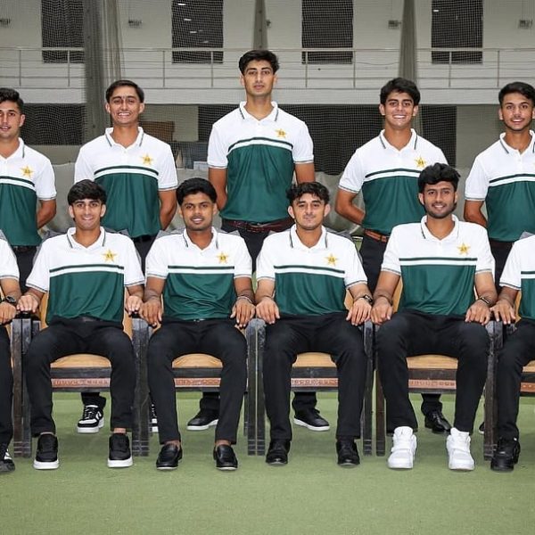ইংল্যান্ডে আশ্রয়প্রার্থী ভেবে পাকিস্তান অনূর্ধ্ব-১৯ দলকে ঘিরে ধরল বিক্ষোভকারীরা
